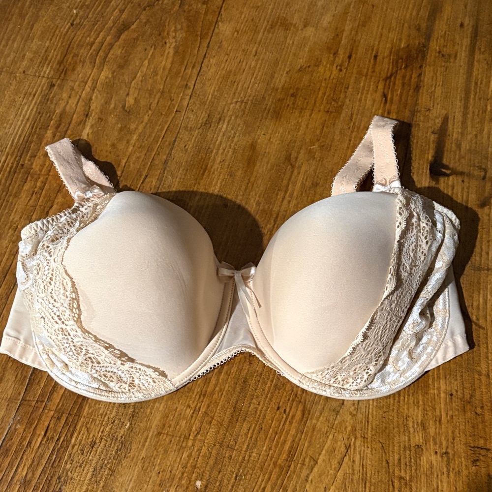 Elomi Lace Trimmed Cream Bra